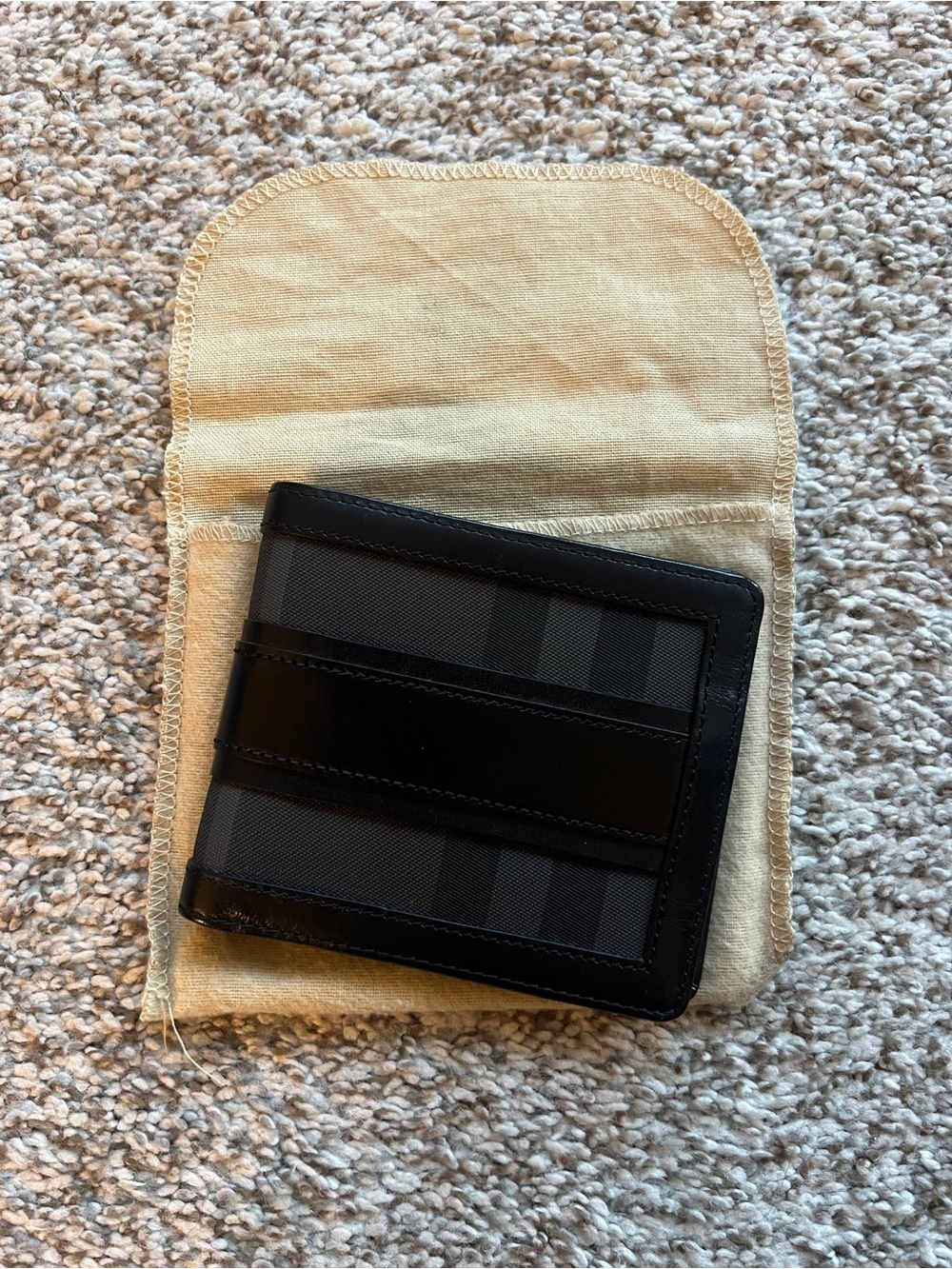 Authentic Burberry Black Leather Men’s Bifold Wallet NWOT